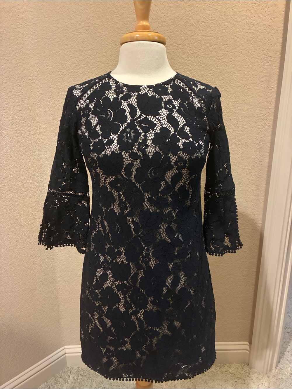 Vince Camuto Lace Dress size 2